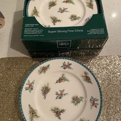 Mikasa Dessert Plates/ Salad Plates