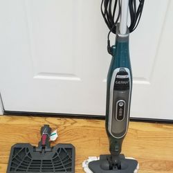 SHARK FLOOR STEAMER  , WORKS EXCELLENT  ,  IN THE BOX 