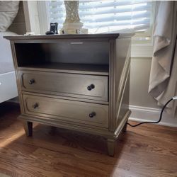 2 Nightstands 