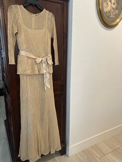 Dillards Gold Metallic Long Sleeve Formal Gown Size 10