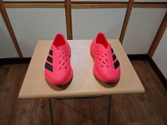 Men's Adidas purechill size 6 brand new pink black