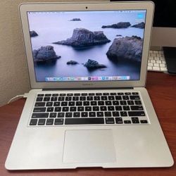 Super Nice Apple Macbook Air 13-inch, Core i7 + New Charger + Costly Apps