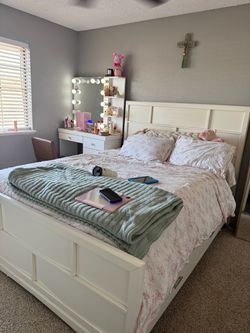 Bed frame queen