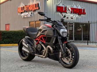 2011 DUCATI DIAVEL CARBON