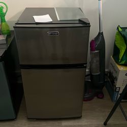 Emerson Mini Fridge 