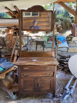 Antique Drawers With Mirror