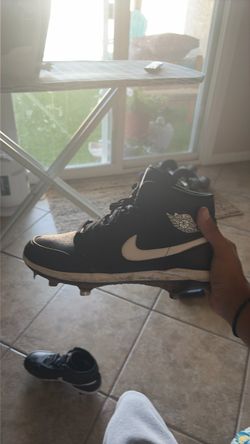 Cleats black and white