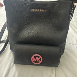 Michael Kors Leather Purse And Wallet 