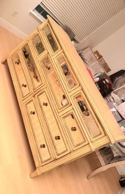 Solid Wood Dresser + FREE HUGE WALL MIRROR / With HOOKER 10-Drawer Dresser