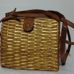 GIOVANNI TRADE MARK NATURAL LIFESTYLE SHIELDER BAG