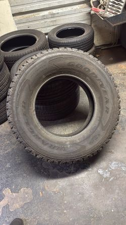 Brand New Good Year LT275/70/18