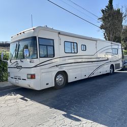 2001 Country Coach Intrigue 40’ Diesel Pusher