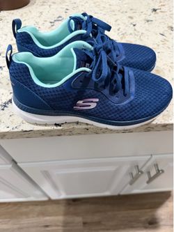 Women Skechers size 7