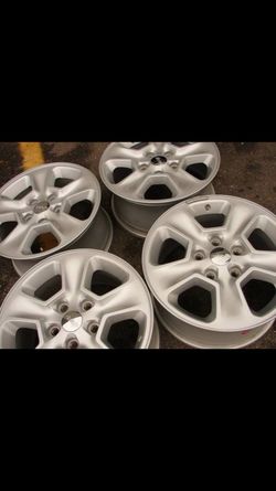 //// 17" JEEP OEM 5X5 WHEELS LIKE NEW SET OF FOUR ////