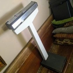 Vintage Doctor's Scale by Health O Meter / Mechanical Scale / Beam Scale - Professional quality, works well! 