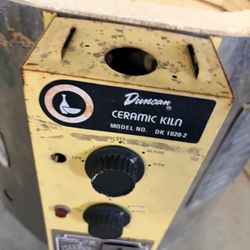 Dunkan Kiln.. Needs a Couple Of Elements Replaced.. Works Well Aside From The Elements Needing Replaced… Make Offer…