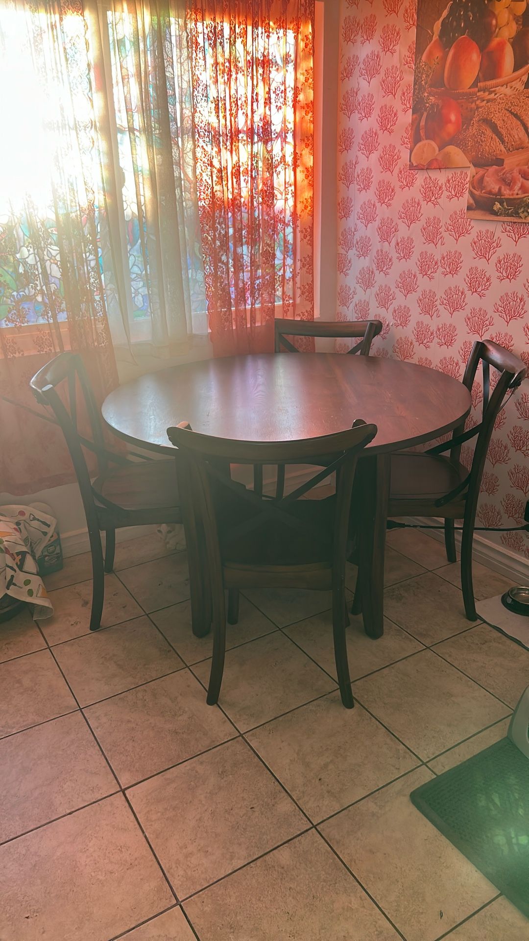 Dining Table + 4 Chairs 