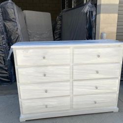 Dresser With 8 Drawers 499