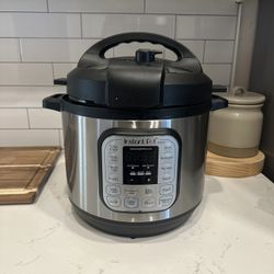 Instant Pot (lightly used)