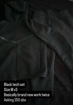 Black Nike tech size M v3