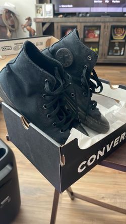 Boys high top Converse size 3