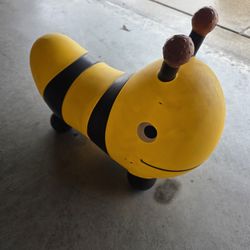 Bouncing bumble bee for kids