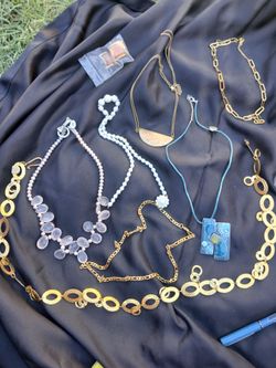 Women's jewelry lot