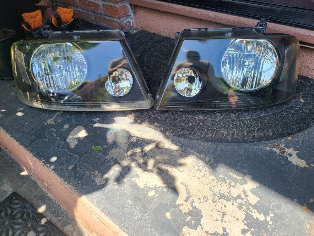 Headlights Ford F150 04-08 $60