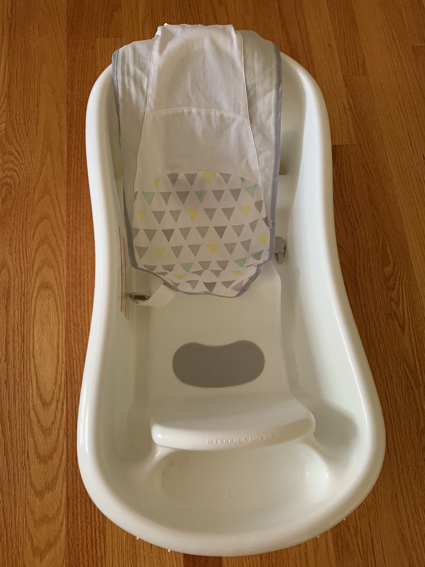 Baby Bathtub With Infant Support 