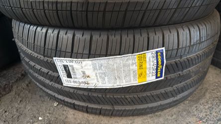 Goodyear Eagle Touring 285/45R22 Tire