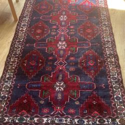 Persian Hand-knotted Rug