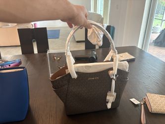 Michael kors purse