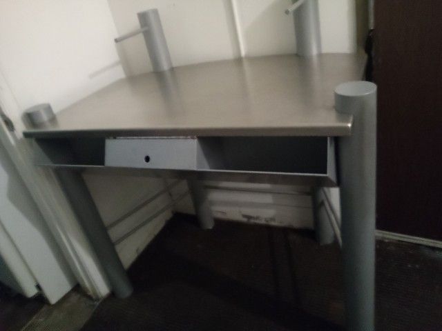 CUSTOM MADE HEAVY DUTY WORK STATION/STAINLESS STEEL