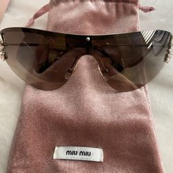 BRAND NEW/NEVER WORN NILU NILU SUNGLASSES