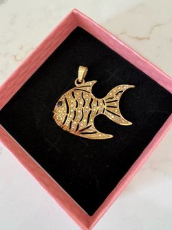 Women’s/Girls Necklace Gold Tone Fish Pendant with vibrant Rhinestones that glitter. 1.75” L x 1 “ H