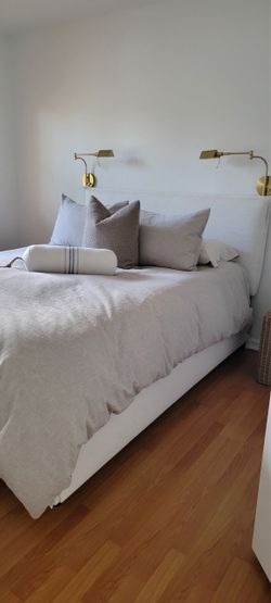 Queen bed with mattress