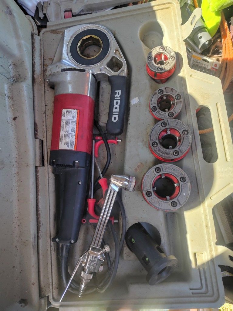 Ridged 600 pipe threader