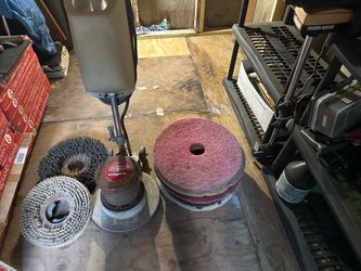 Floor Buffer / pads & brushes