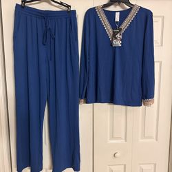 Ladies Pajamas Size Large
