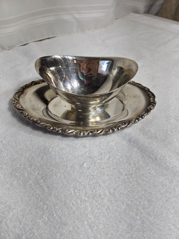 Elegant Silver-Plated Pedestal Bowl with Scalloped Edge