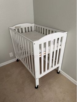 Baby crib and mattress and sheets
