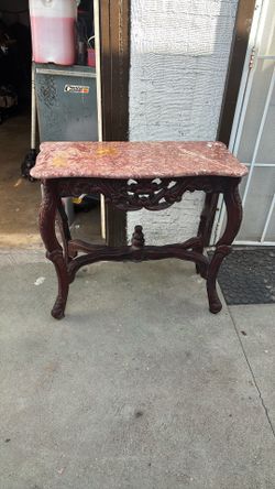 Mesita  33 Largo X 30. Alto X 15  Hondo