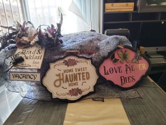 Halloween decorations prices in the description