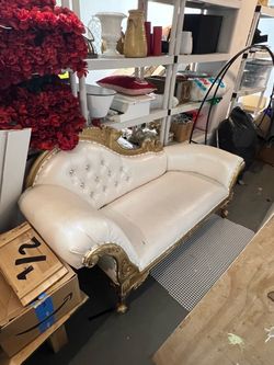 Elegant Gold Chaise Lounge Throne