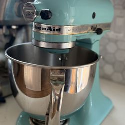 Kitchens stand mixer
