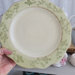 5 dinner plates. Light lettuce green scalloped edges