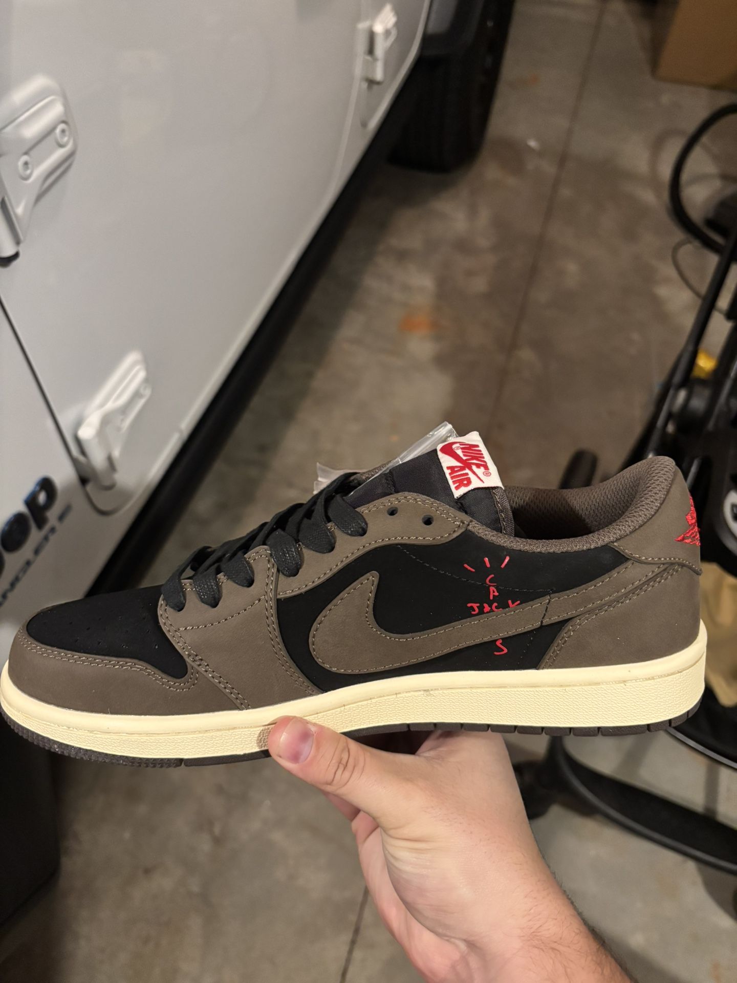 Travis Scott Jordan 1 Mocha Men Size 10