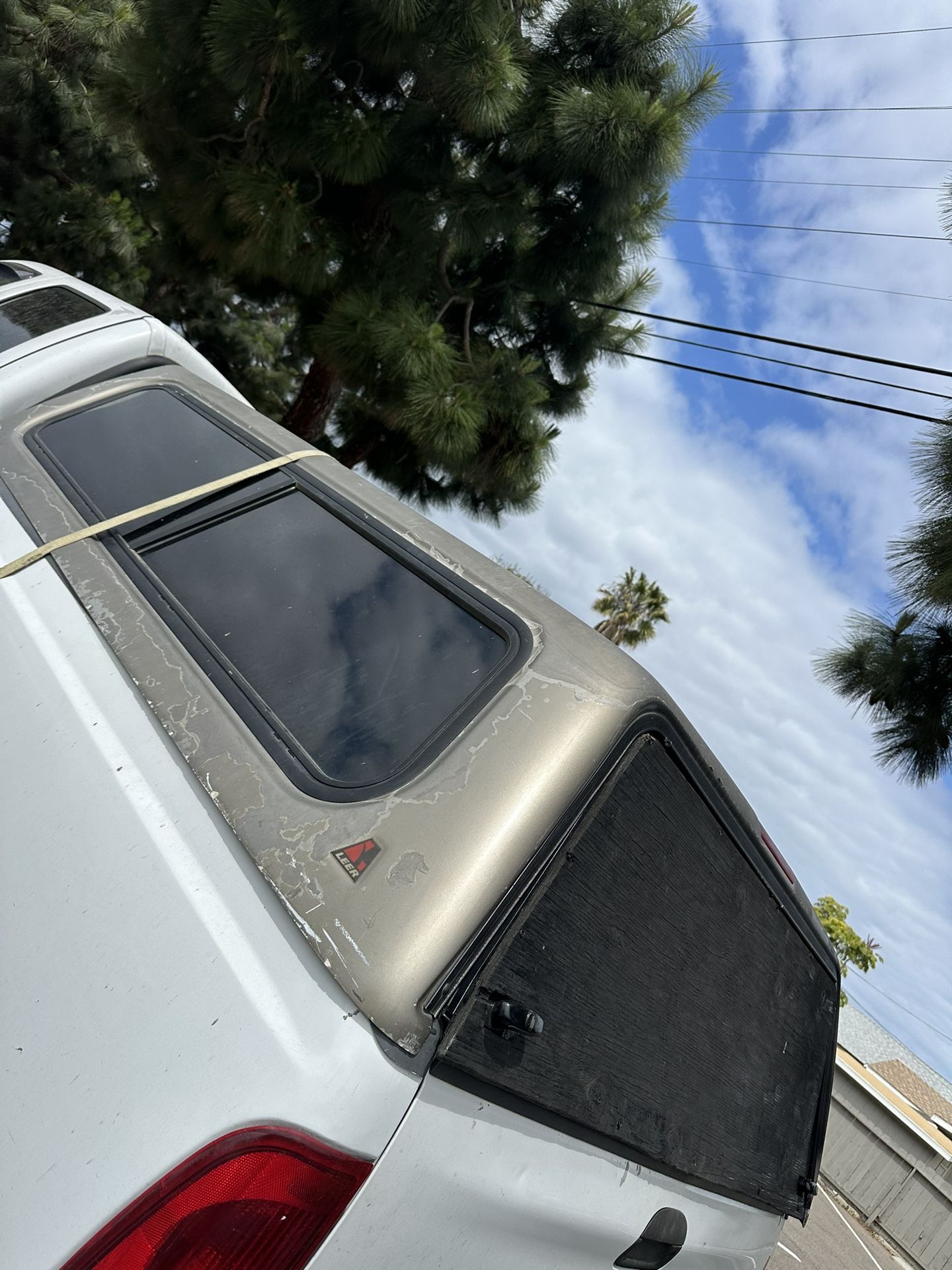 Leer truck camper
