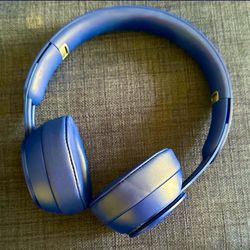 Beats Solo Pro With Travel Case