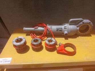 PIPE TREADER MACHINE